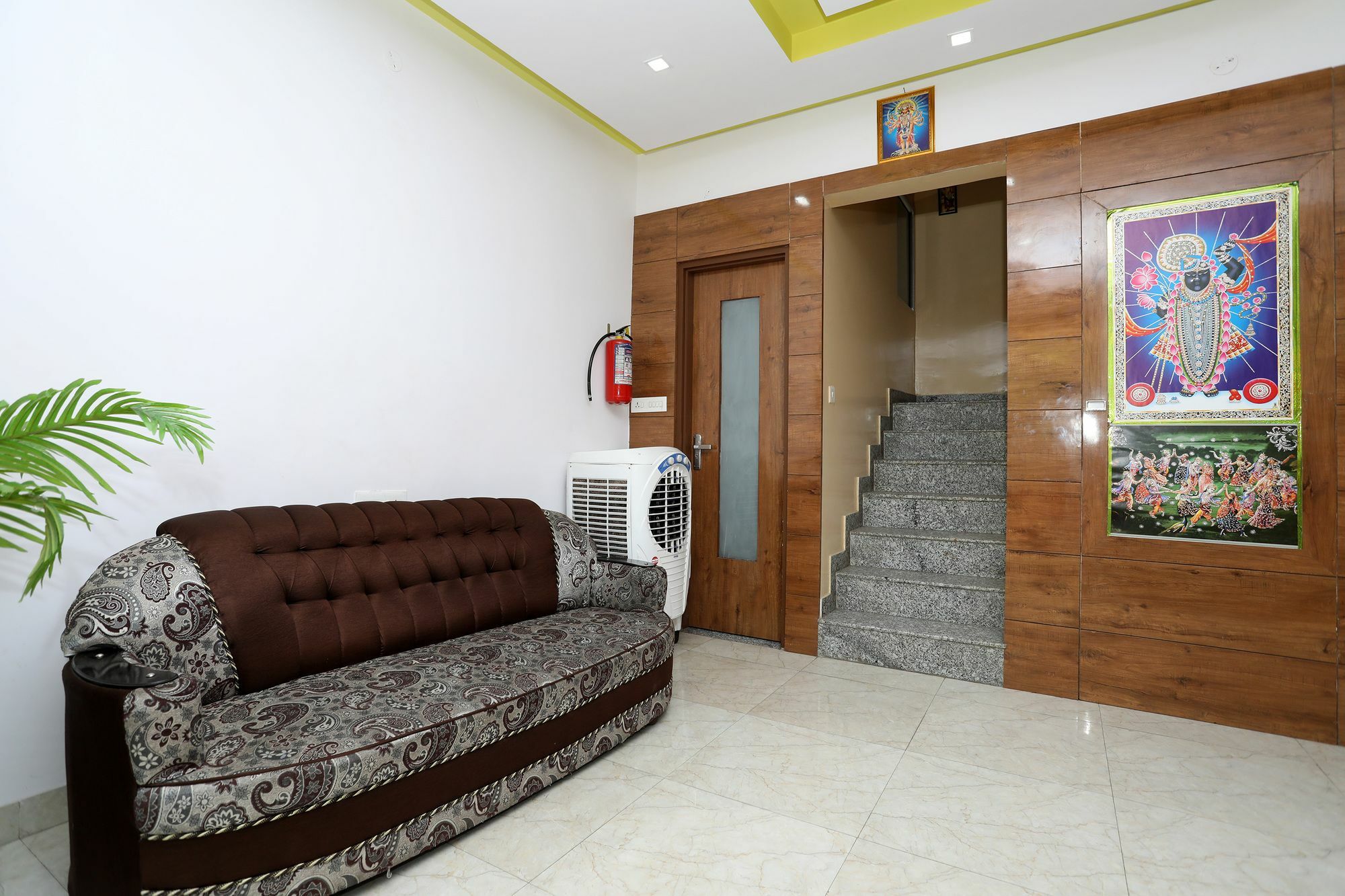 Oyo 10228 Hotel Chandramouli Τζαϊπούρ Εξωτερικό φωτογραφία
